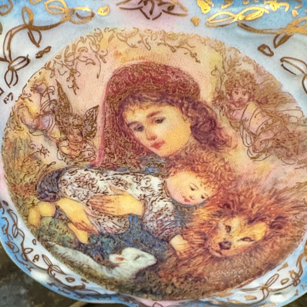 Decorative ornament- Edna Hibel- “The Wonder of Peace” - Picture 3 of 6
